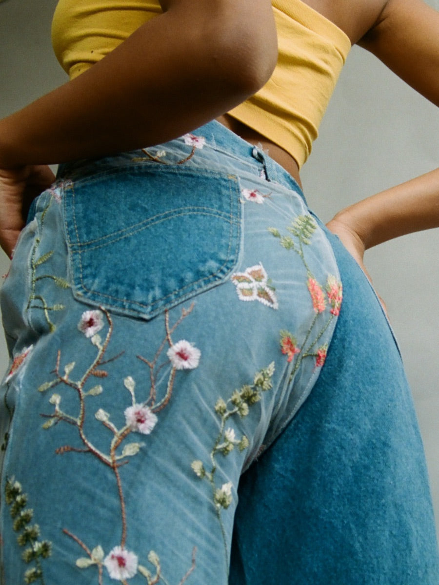 Fanfare Label sustainable women’s clothing brand UK. Our upcycled jeans are high-waisted, blue denim and made from recycled denim. We decorate every jean with embroidered fabric. 
